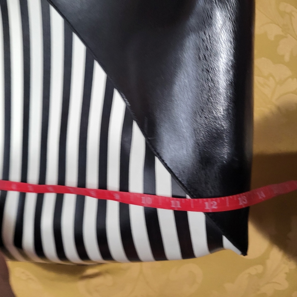 Black & White Faux Leather Lined Tote Bag - Picture 4 of 8